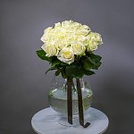 Траурный букет из белых роз (20 шт) 
